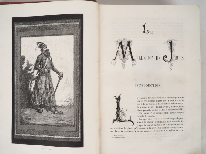 [CARTONNAGES DÉCORÉS]. ENSEMBLE DE 4 VOLUMES grand in-8 en percaline o