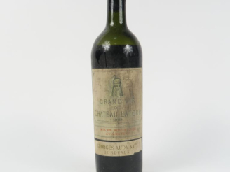 Vente aux enchères 1 BOUTEILLE CHÂTEAU LATOUR 1er GCC PAUILLAC - 1928 - BEP-/ES/CAPS TRES