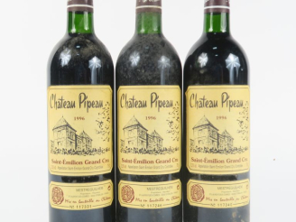 Vente aux enchères 3 BOUTEILLES CHÂTEAU PIPEAU GC ST EMILION  - 1996
