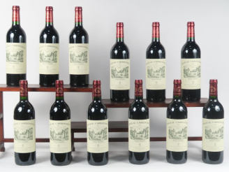 Vente aux enchères 12 BOUTEILLES CHÂTEAU CARBONNIEUX GCC GRAVES - 2001 - CBO