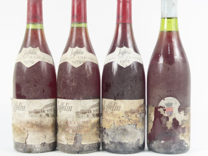 4 BOUTEILLES : 2 BEAUNE 1er CRU 'LES BRESSANDES' JAFFELIN 1979 ETA/BS 
