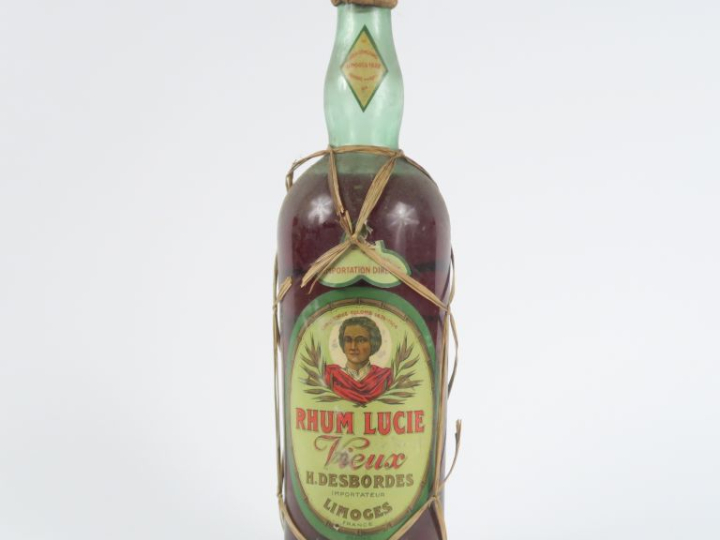 1 TRÈS VIEILLE BOUTEILLE (1 L) RHUM VIEUX LUCIE H. DESBORDES