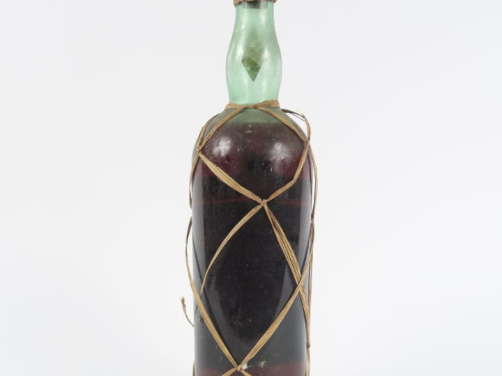 1 TRÈS VIEILLE BOUTEILLE (1 L) RHUM VIEUX LUCIE H. DESBORDES