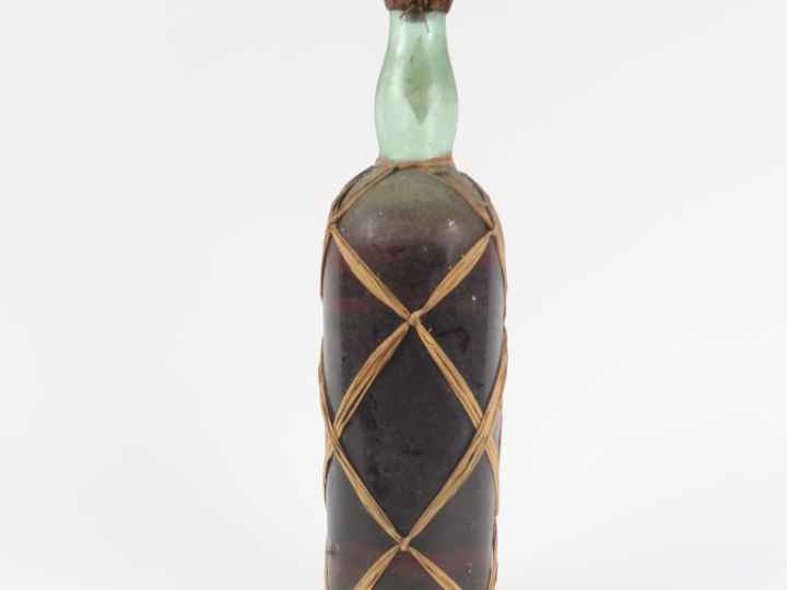 1 TRÈS VIEILLE BOUTEILLE (1 L) RHUM VIEUX LUCIE H. DESBORDES