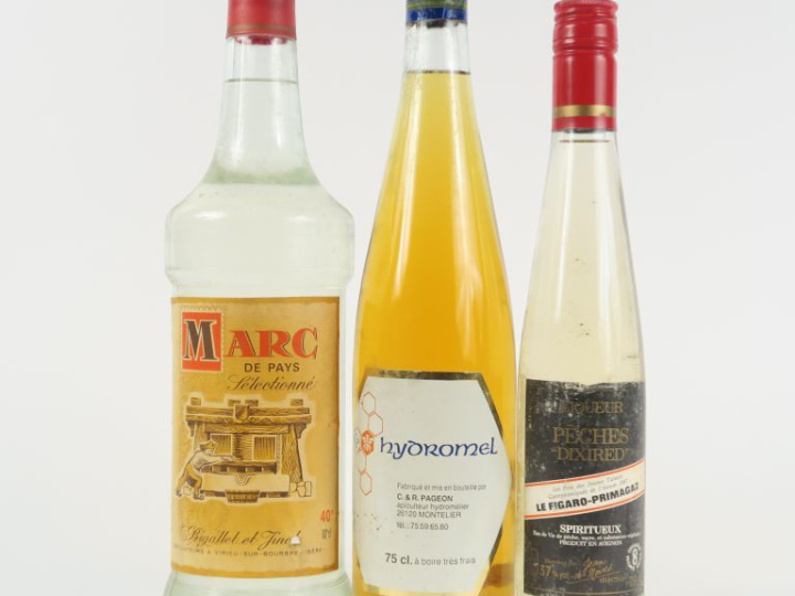 3 BOUTEILLES : 1 MARC DE PAYS BIGALLET (1 L) - 1 HYDROMEL PAGEON -1 LI