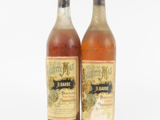 Vente aux enchères 2 VIEILLES BOUTEILLES ANISETTE MAS D. BARBE PERPIGNAN - BS/1 EA