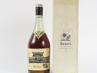 Vente aux enchères 1 VIEILLE BOUTEILLE LIQUEUR GRAND ARMAGNAC A L'ORANGE 38° - COFFRET