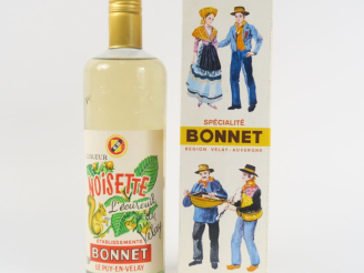 Vente aux enchères 1 BOUTEILLE LIQUEUR DE NOISETTE 'L'ECUREUIL' BONNET 30° - COFFRET