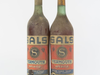 Vente aux enchères 2 VIEILLES BOUTEILLES VERMOUTH 'SALS' - CAPS ÉTAIN