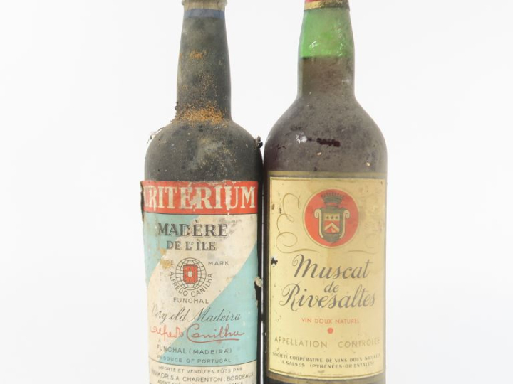 2 VIEILLES BOUTEILLES CAPS ETAIN : 1 MADERE DE L'ILE ALFREDO CANILHA -