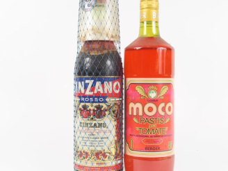 Vente aux enchères 2 BOUTEILLES : 1 CINZANO ROSSO - 1 MOCO PASTIS BERGER GOUT TOMATE 40.1
