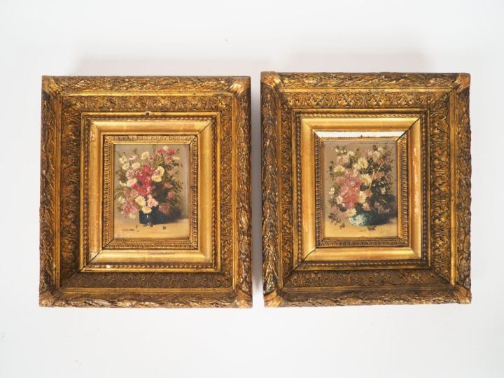 P. TALL. "Bouquet de fleurs". Paire d'huiles sur panneaux, signées en 