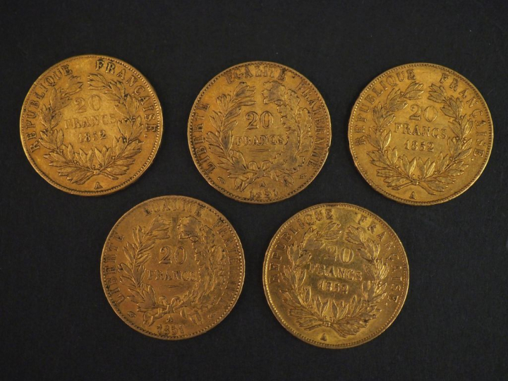 Cinq pièces de 20 Francs or, 1851-A (x2) et 1852-A (x3). FRAIS ACHETEU