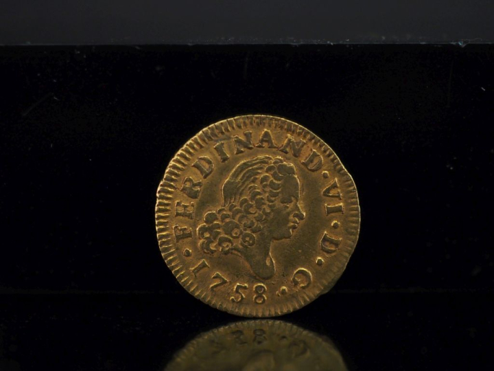 Pièce de 1/2 Escudo or, 1758. FRAIS ACHETEURS 10% HT.   