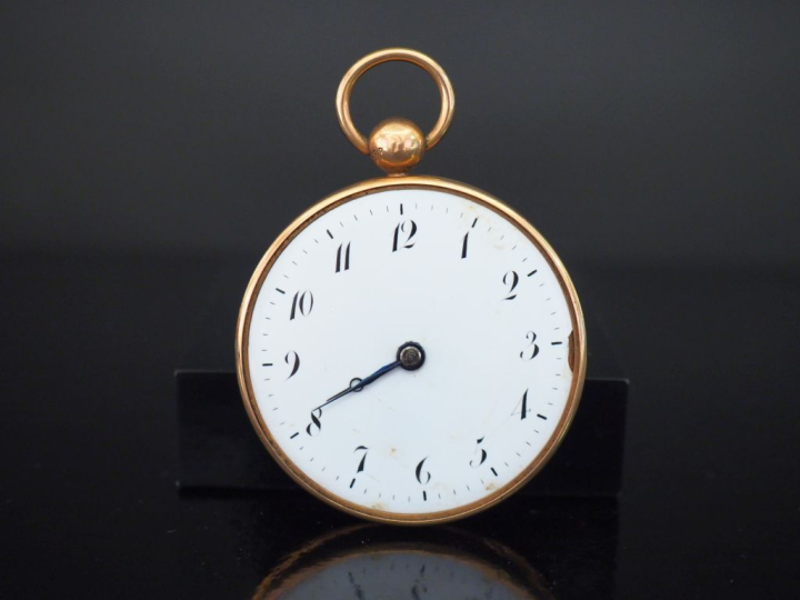 ANONYME Début XIXe siècle  Montre de poche en or Boitier rond sur char