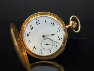 Vente aux enchères Montre savonnette chronographe en or jaune 750.  Le couvercle en or li