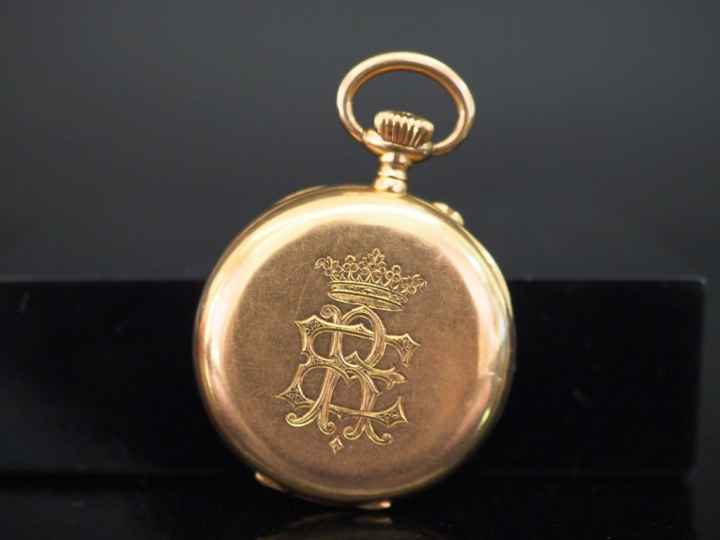 VACHERON CONSTANTIN Montre de col en or jaune 750. Cadran à chiffres r