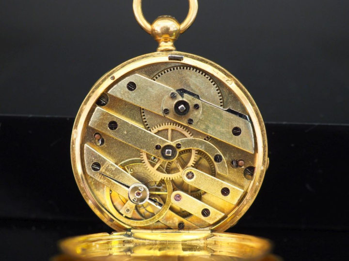 BARDON, à Montpellier Montre de col Napoléon III en or jaune 750.  Cad