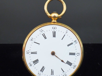 Vente aux enchères ROBERT-ROCHE, à Nimes Montre de col en or jaune 750. Cadraon à chiffre
