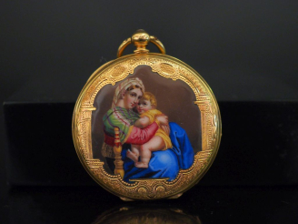 Vente aux enchères Montre de col en or jaune 750 et émail polychrome.  Cadran à chiffres 