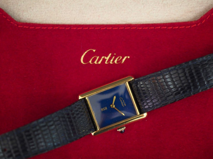 CARTIER, Must Montre bracelet de dame, modèle "Tank". Boiter rectangul