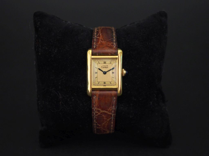 CARTIER, Must Montre bracelet de dame, modèle "Tank". Cadran rectangul
