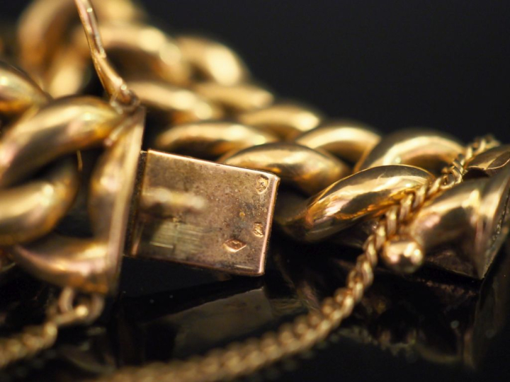 Bracelet souple en or jaune 750, maille gourmette.  Chainette de sécur