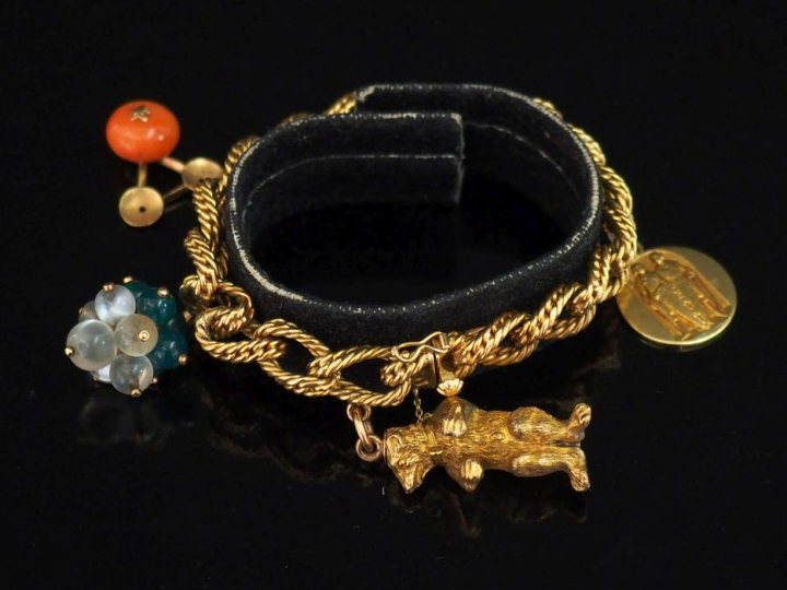 Bracelet souple en or jaune 750, maille tressée, agrémentée de quatre 