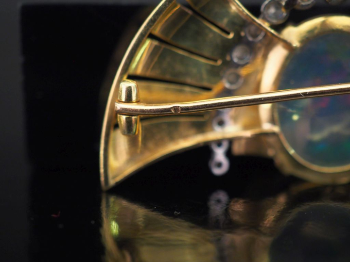 Broche porte-montre ajourée de style 1940 en or jaune 750 et platine 9