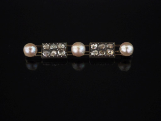 Vente aux enchères Broche barrette en or blanc 750, sertie de six diamants taillés en ros