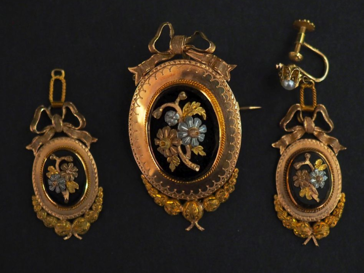 Demi-parure Napoléon III de style Louis XVI en or 750 trois tons et on
