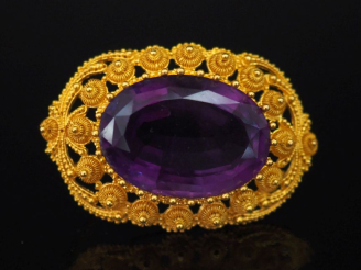 Vente aux enchères Broche Napoléon III en or jaune 750, sertie en son centre d'une améthy