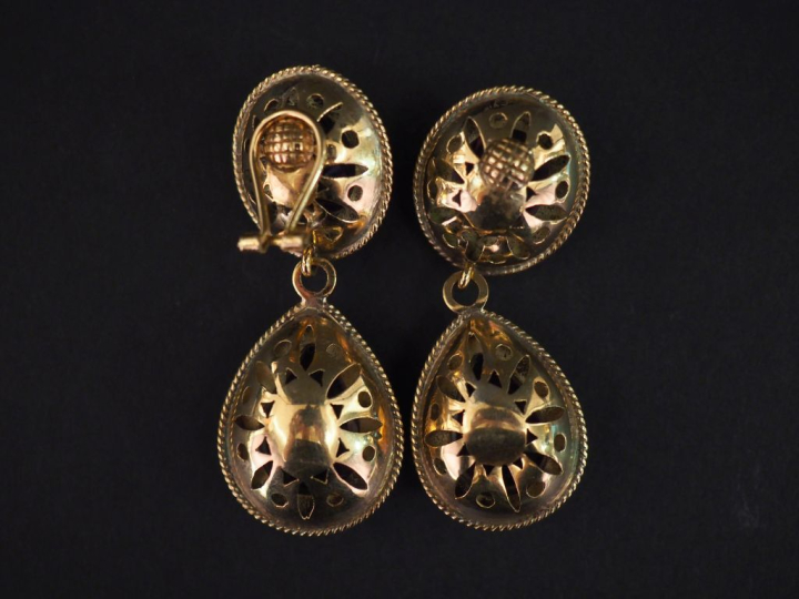 Paire de clips d'oreilles Napoléon III en or jaune 750, composé d'un m