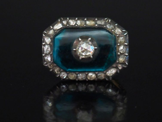 Vente aux enchères Broche de forme octogonale en argent, pomponne et matière composite ve