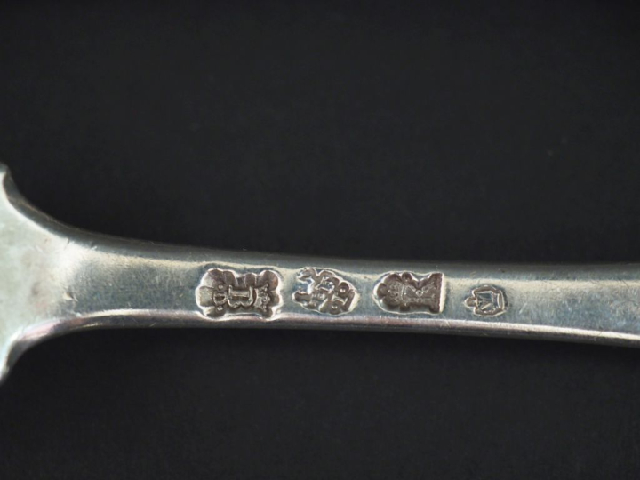 Suite de deux grands couverts XVIIIème en argent.  Poids. 357 g   