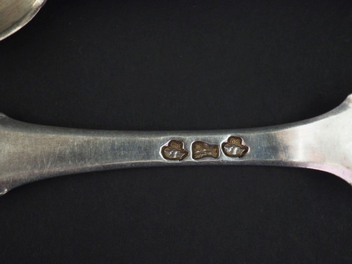 Un grand couvert et une fourchette XVIIIème en argent, modèle uniplat.