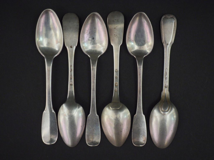 Suite de trois petites cuillères XVIIIème en argent, modèle uniplat. O
