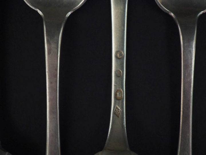 Suite de trois petites cuillères XVIIIème en argent, modèle uniplat. O