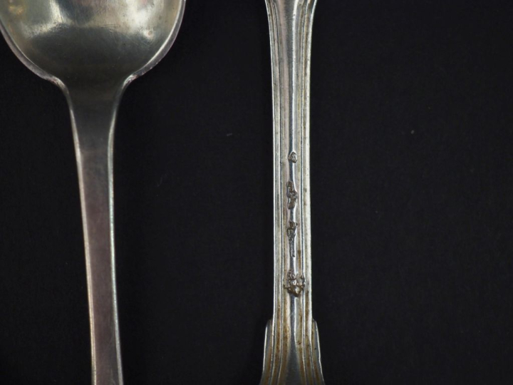 Suite de trois petites cuillères XVIIIème en argent, modèle uniplat. O