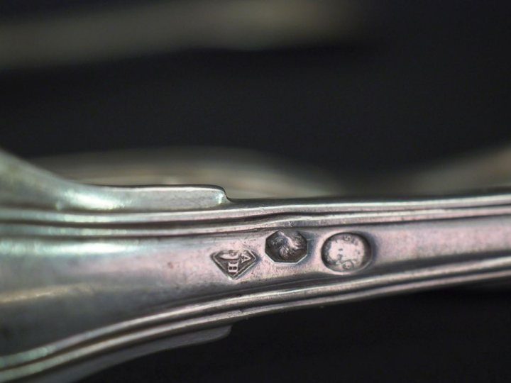 Suite de quatre grandes fourchettes en argent 950, poinçon au Coq, mod