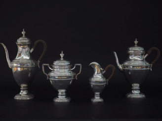 Vente aux enchères Service à café et à thé de style Louis XVI en argent 925, poinçon Mine