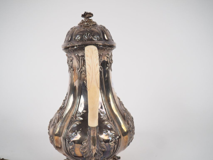	Chocolatière de style Rocaille en argent 925, poinçon Minerve, à déco