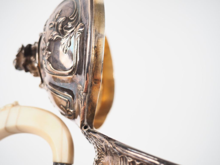 	Chocolatière de style Rocaille en argent 925, poinçon Minerve, à déco