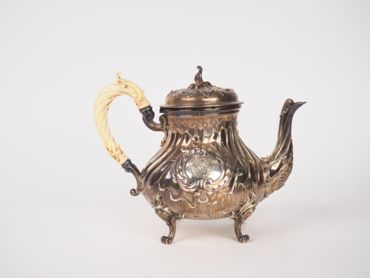 	Verseuse Napoléon III de style rocaille en argent 925, poinçon Minerv