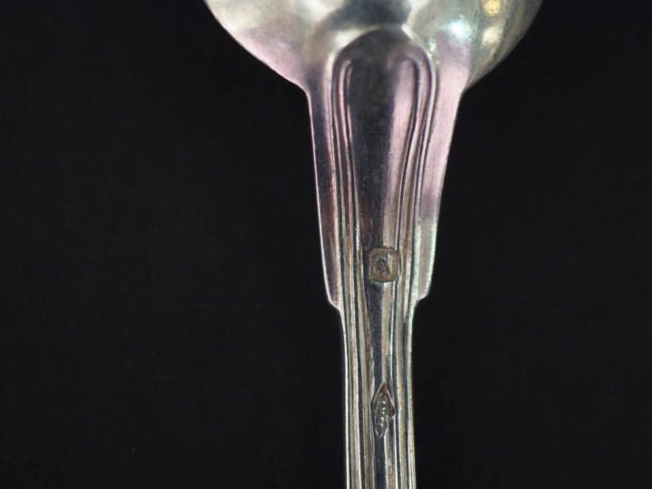 Suite de cinq petites cuillères en argent 925, poinçon Minerve, modèle