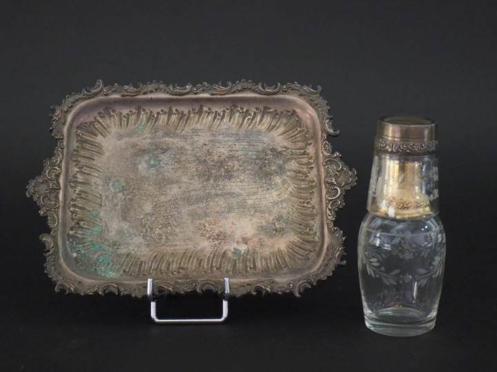 Petit plateau de style Louis XV en argent 925, poinçon Minerve, à déco