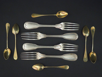 Vente aux enchères Ensemble comprenant :  - une suite de quatre fourcette en argent 925, 