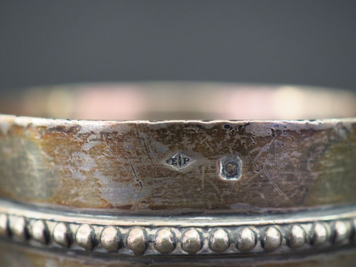 Timbale à fond plat en argent 925, poinçon Minerve, à décor de rang de