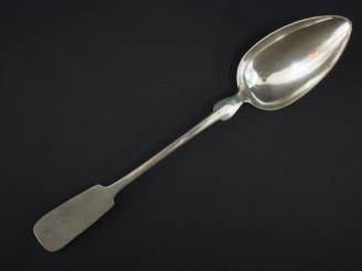 Vente aux enchères Cuillère à ragoût en argent étranger, modèle uniplat. Long. 31 cm Poid