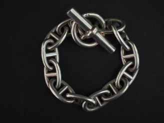 Vente aux enchères HERMES Bracelet en argent 925, modèle chaine d'encre.  Signé. Long. 23